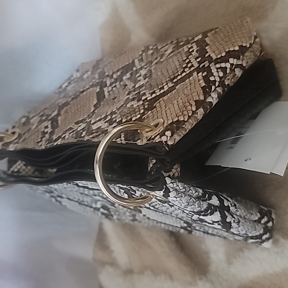 Olivia Miller Crossbody - Picture 8 of 13